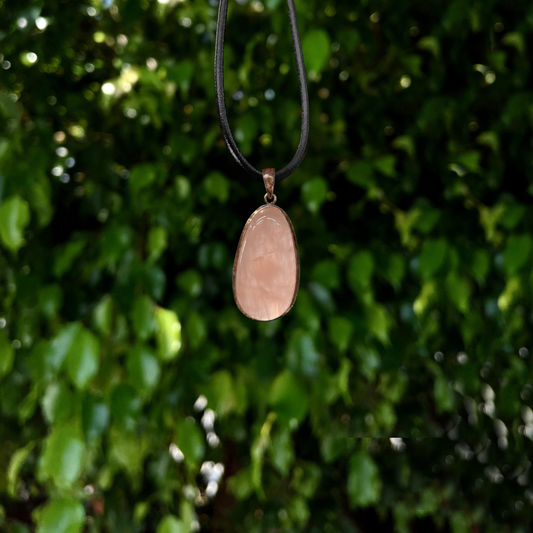 Rose Quartz Dimensional Oval Pendant